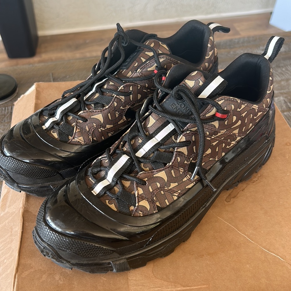 Burberry Sneakers - Picture 3 of 7
